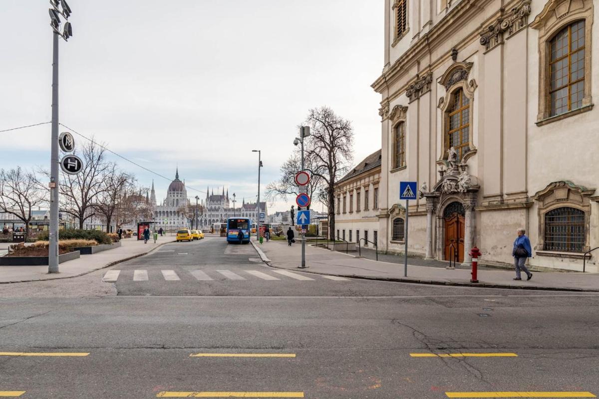 Parliament Peak Retreat, Budapest